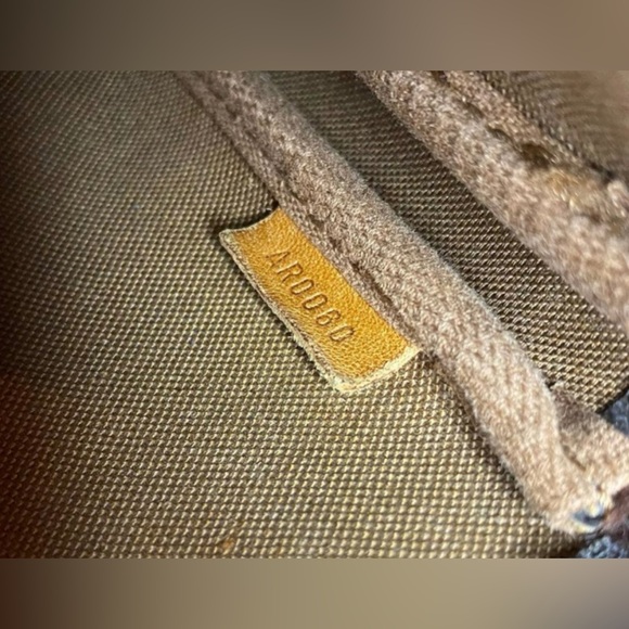 Louis Vuitton Pochette Authentic With Certificate Of Authenticity - Picture 11 of 12